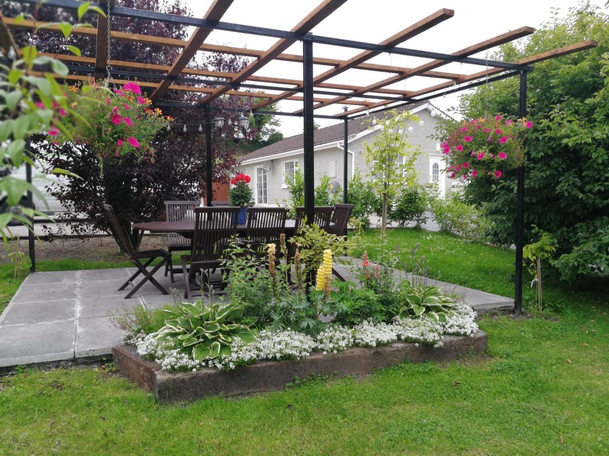 Tower View Lodge Ennis Bagian luar foto