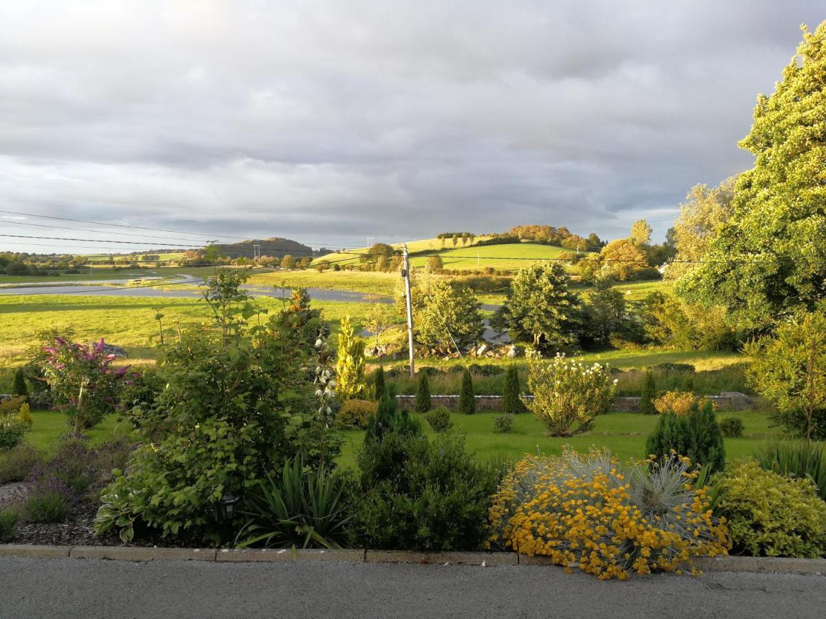 Tower View Lodge Ennis Bagian luar foto