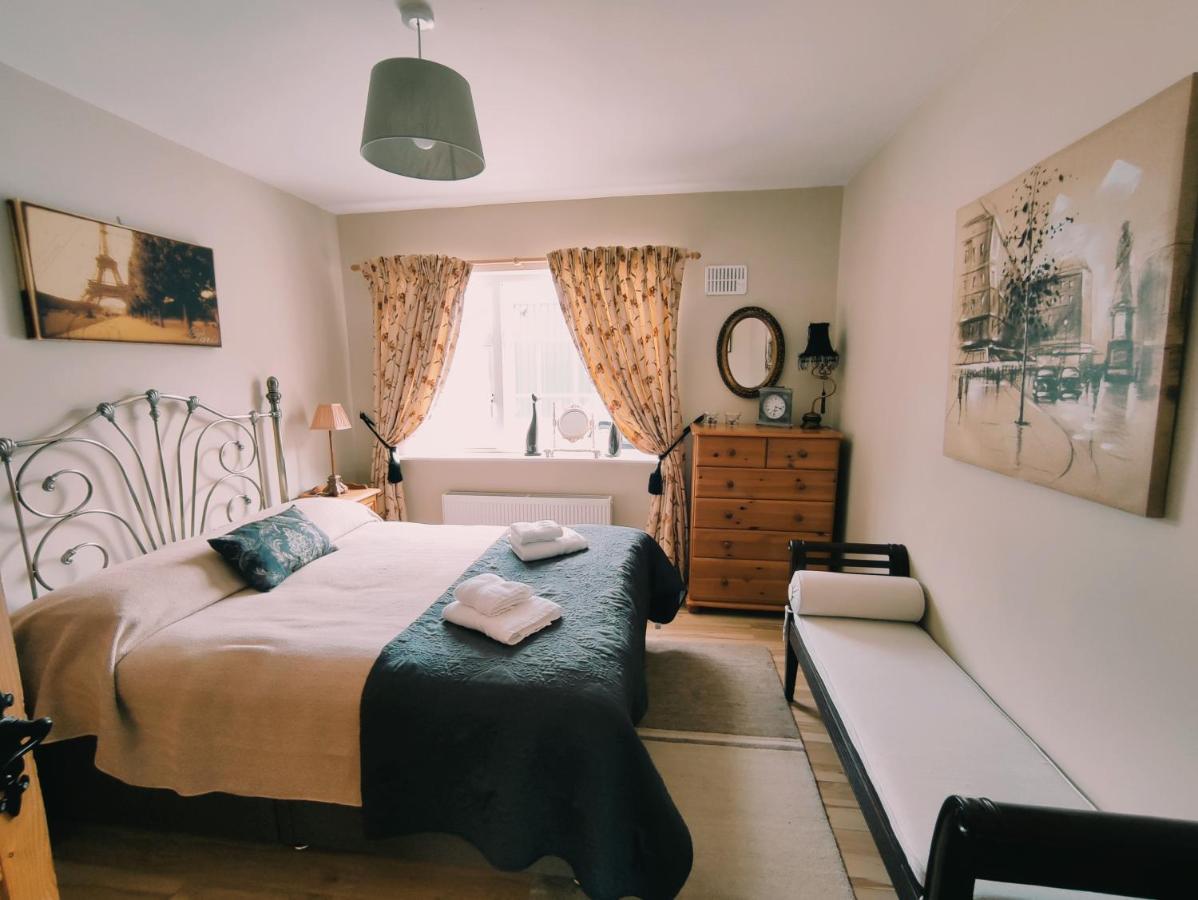 Tower View Lodge Ennis Bagian luar foto