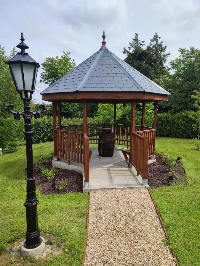 Tower View Lodge Ennis Bagian luar foto