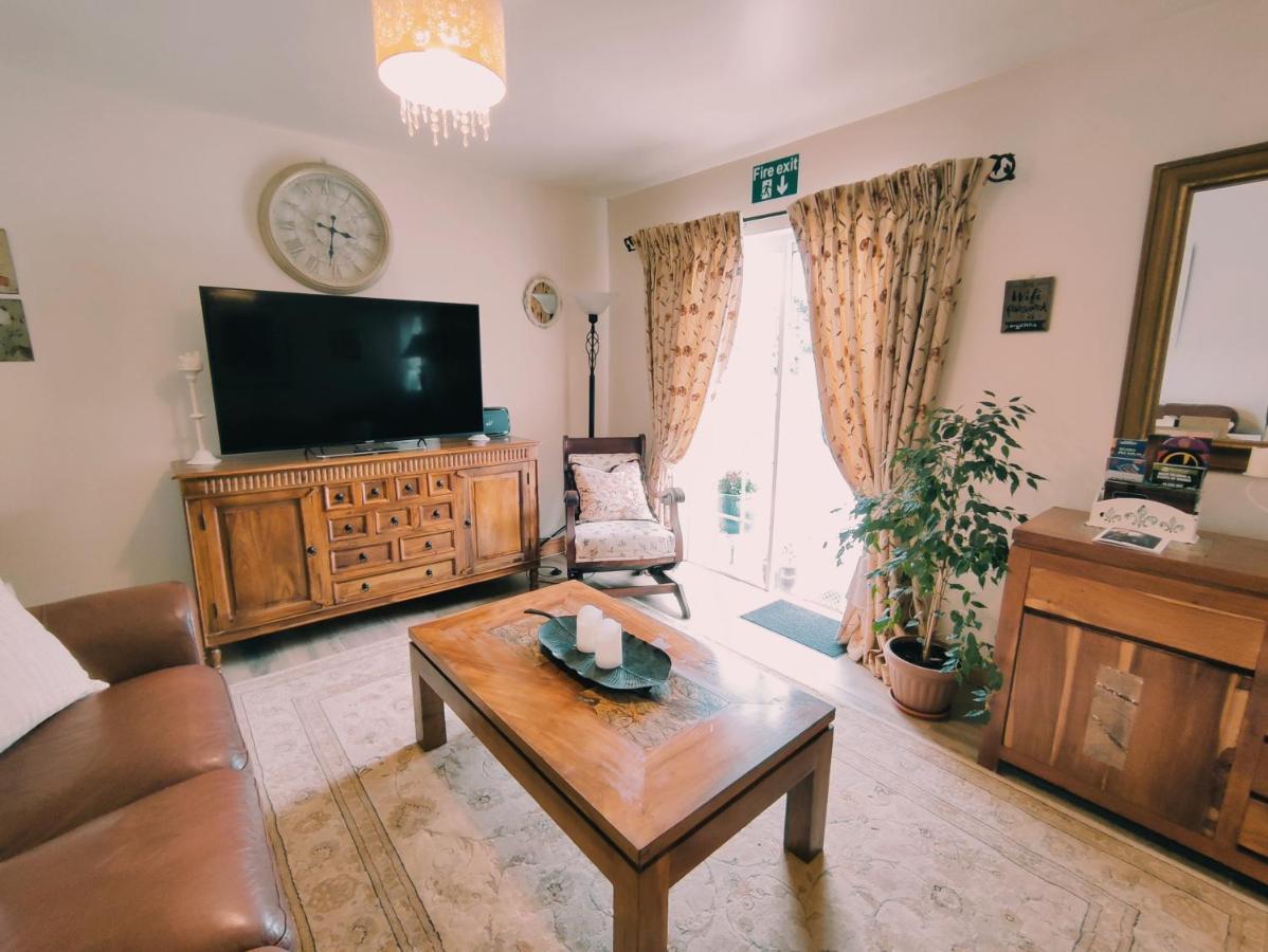 Tower View Lodge Ennis Bagian luar foto